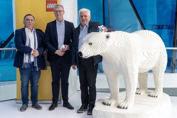 Életnagyságú LEGO jegesmedve