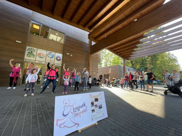 A Nemzetközi Babahordozó Hét megnyitó helyszíne volt Állatparkunk cikk kiemelő képe
