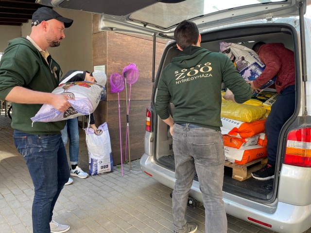 Elindult a Nyíregyházi Állatpark első segélyszállítmánya Ukrajna felé cikk kiemelő képe