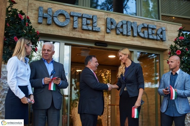 Hivatalosan is megnyílt a Pangea Ökocentrum cikk kiemelő képe